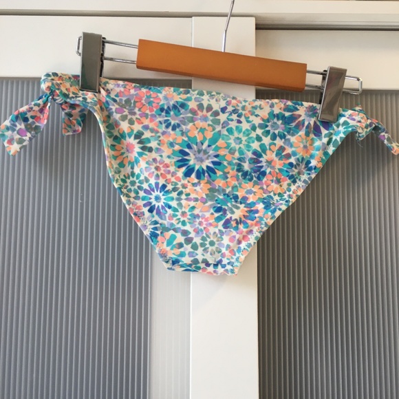 Bathing Suit - Picture 5 of 7